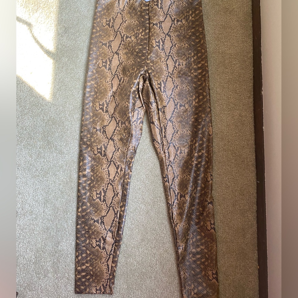 Express Animal Print leggings